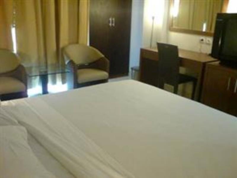 Hotel Lucky Inn Manado Zewnętrze zdjęcie