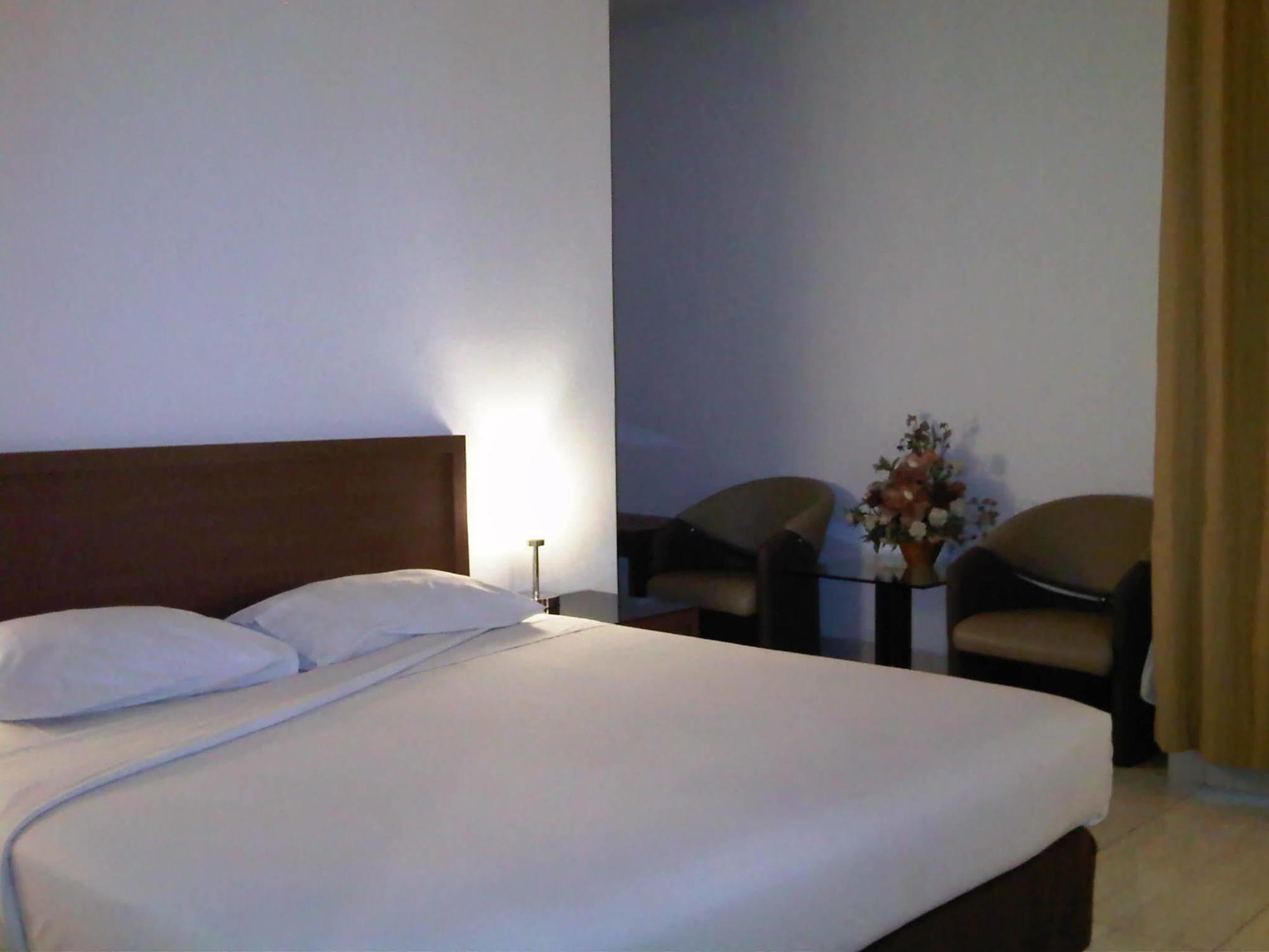 Hotel Lucky Inn Manado Zewnętrze zdjęcie