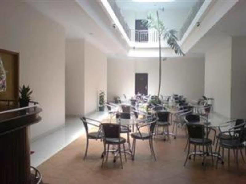 Hotel Lucky Inn Manado Zewnętrze zdjęcie