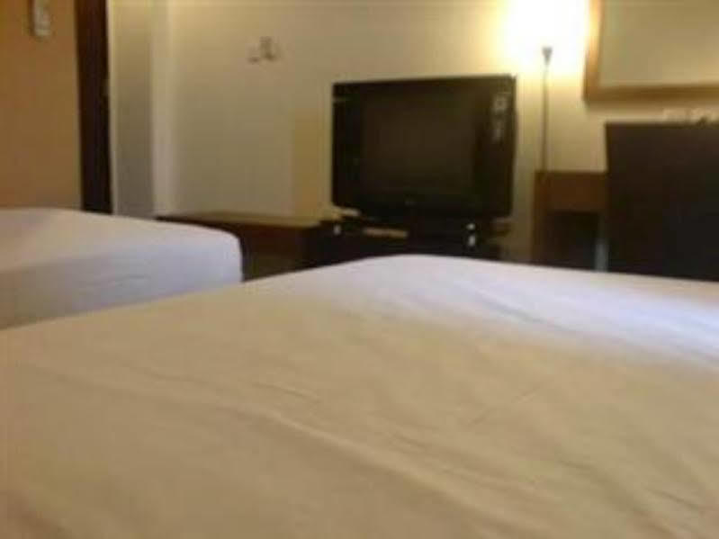 Hotel Lucky Inn Manado Zewnętrze zdjęcie